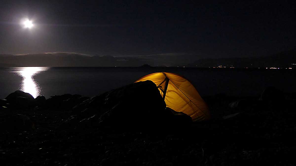 Zelten bei Vollmond am Villarrica See 