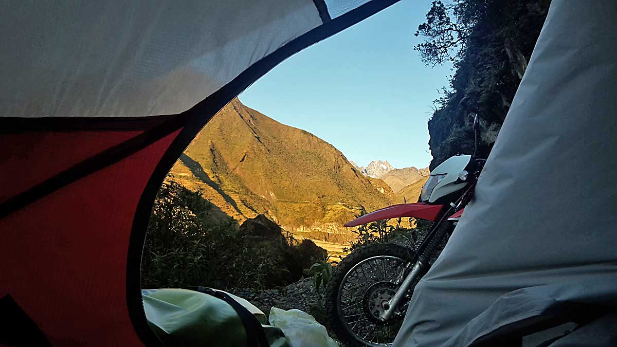 004 Schlafplatz an der Bergflanke auf dem Weg aus dem Amazonas nach Cuzco1